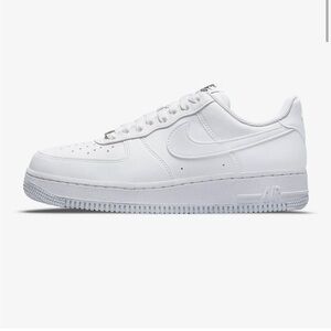 Nike men’s Air Force 1 '07 White Size 11
